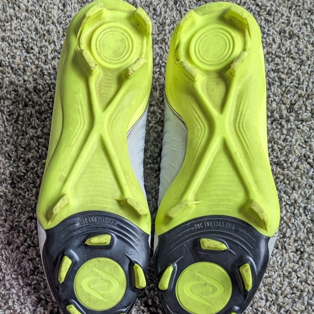 Nike Phantom Luna II Academy FG MG Mad Voltage Soccer Cleats US 6.5 FD6725-003 - Picture 8 of 9